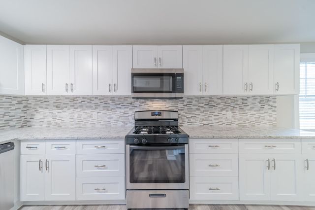 5739 Skylane Drive, Montgomery, TX 77316