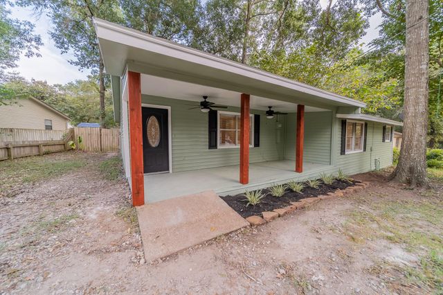 5739 Skylane Drive, Montgomery, TX 77316