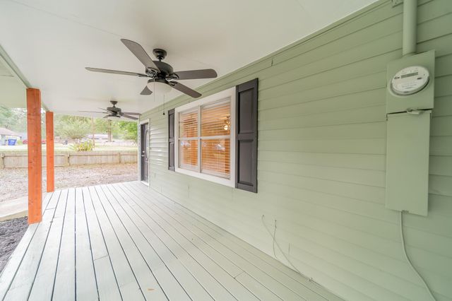 5739 Skylane Drive, Montgomery, TX 77316