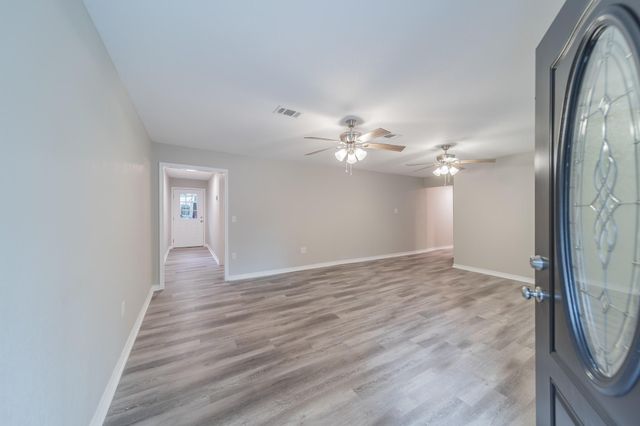 5739 Skylane Drive, Montgomery, TX 77316