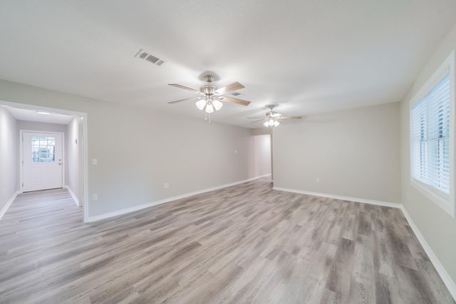 5739 Skylane Drive, Montgomery, TX 77316