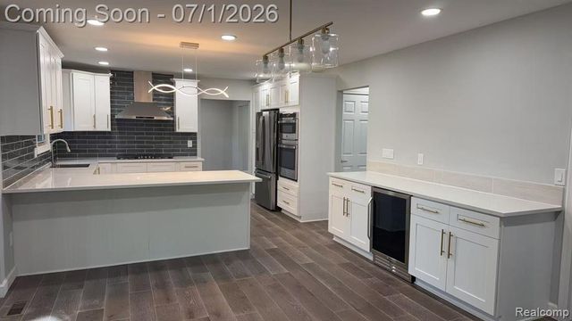 3874 Burkoff Drive, Troy, MI 48084