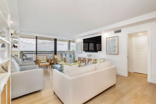 3300 S Ocean Boulevard, Palm Beach, FL 33480