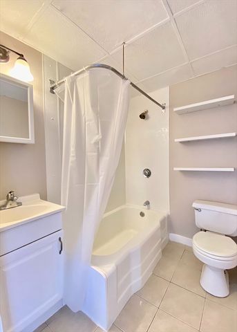 124 Central Ave 33, Lynn, MA 01901