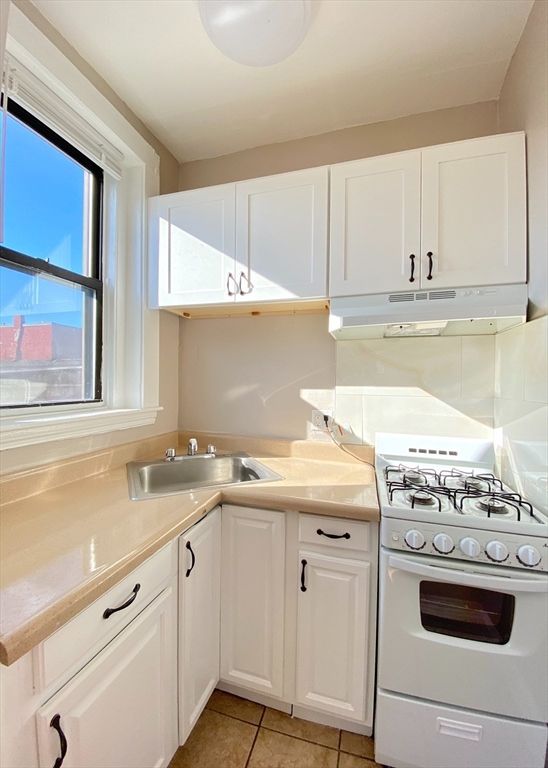 124 Central Ave 33, Lynn, MA 01901
