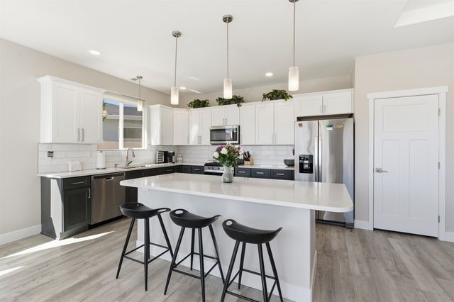 392 Silver Creek Lane, Grand Junction, CO 81504