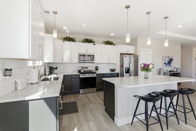 392 Silver Creek Lane, Grand Junction, CO 81504