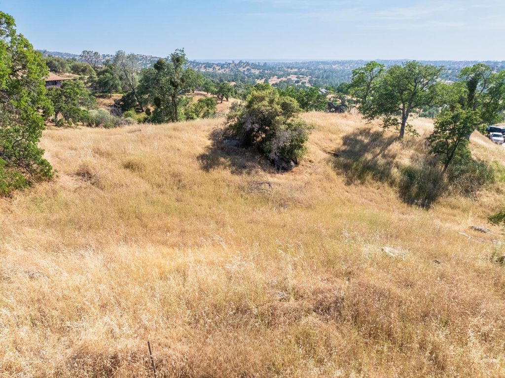 Image 1 of property listing at 39854 Lilley Mountain Drive, Coarsegold, CA 93614