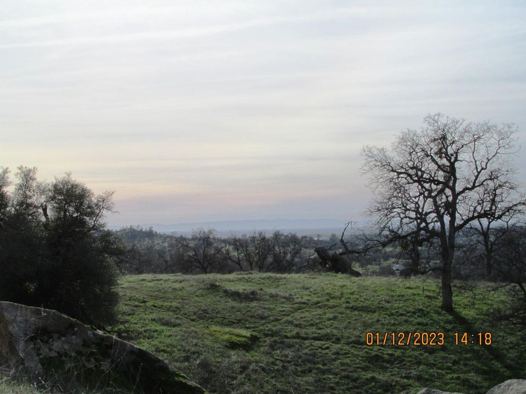 Image 10 of property listing at 39854 Lilley Mountain Drive, Coarsegold, CA 93614