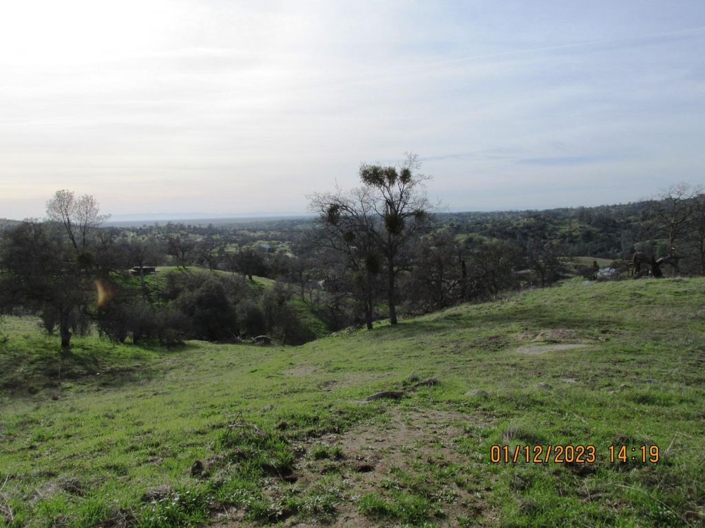 Image 13 of property listing at 39854 Lilley Mountain Drive, Coarsegold, CA 93614