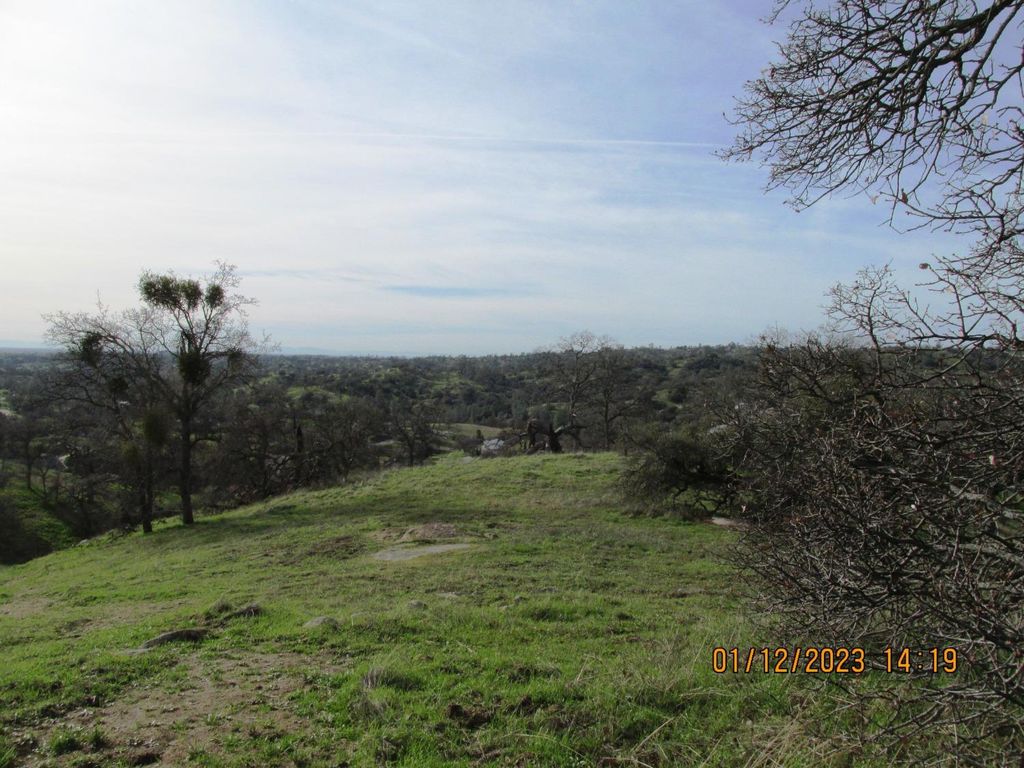 Image 14 of property listing at 39854 Lilley Mountain Drive, Coarsegold, CA 93614