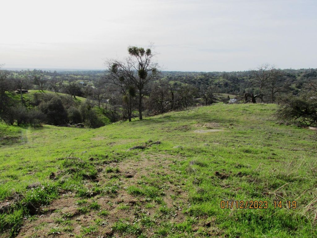 Image 15 of property listing at 39854 Lilley Mountain Drive, Coarsegold, CA 93614