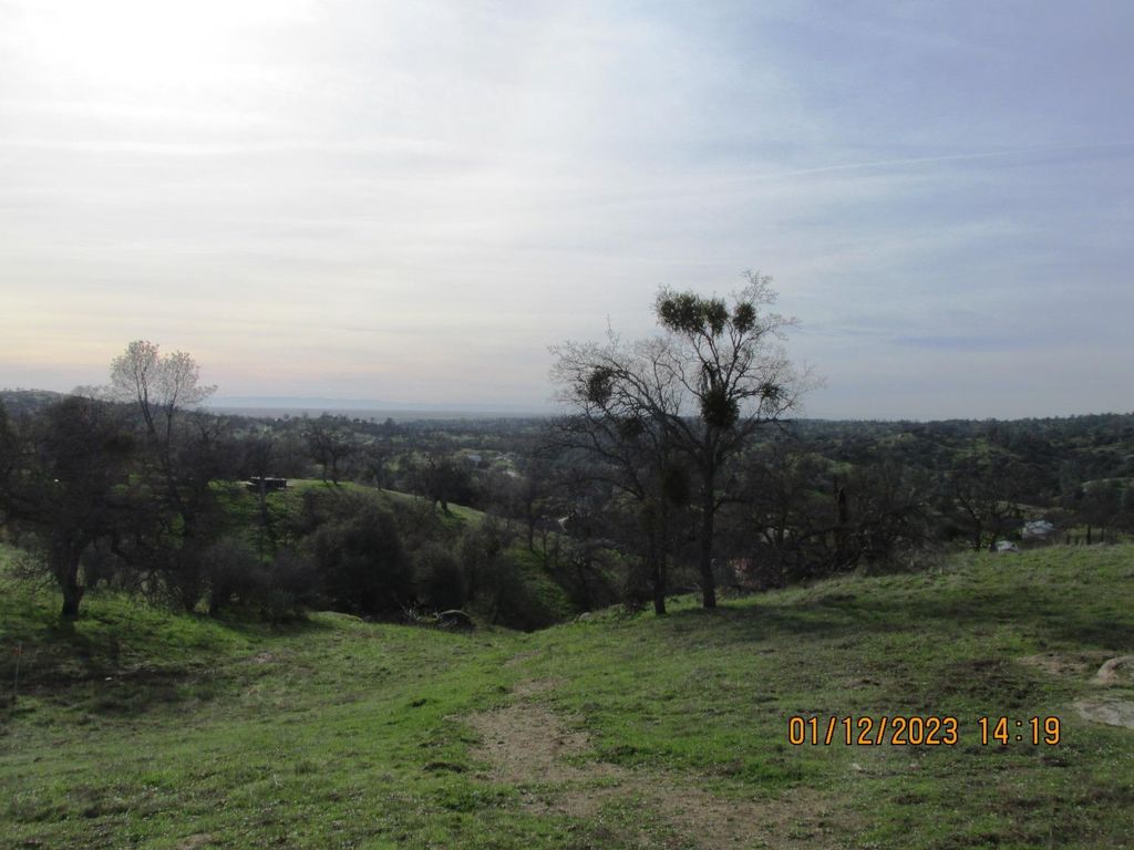 Image 16 of property listing at 39854 Lilley Mountain Drive, Coarsegold, CA 93614