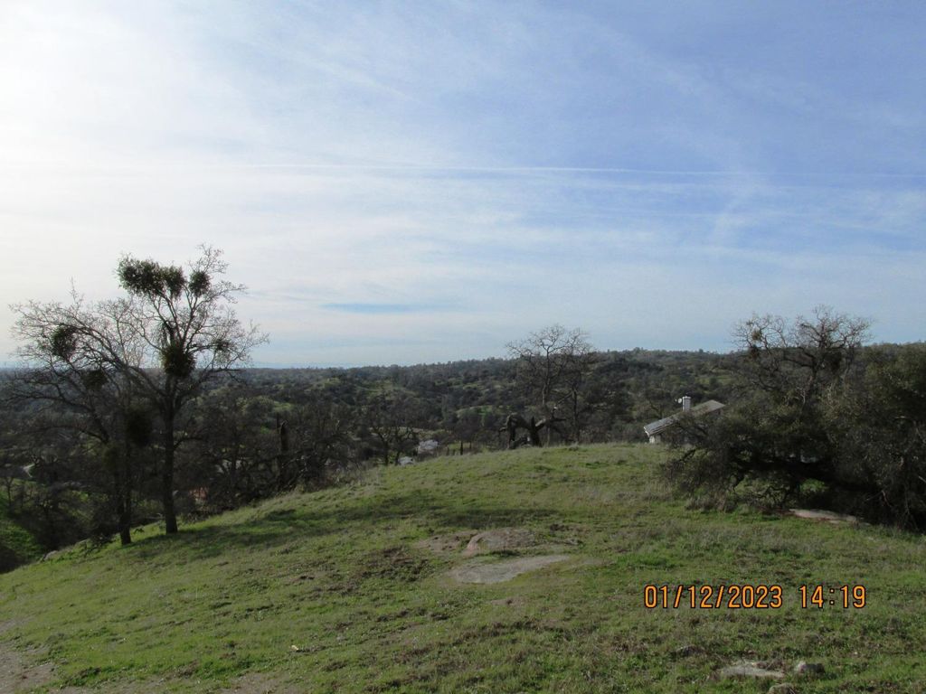 Image 17 of property listing at 39854 Lilley Mountain Drive, Coarsegold, CA 93614