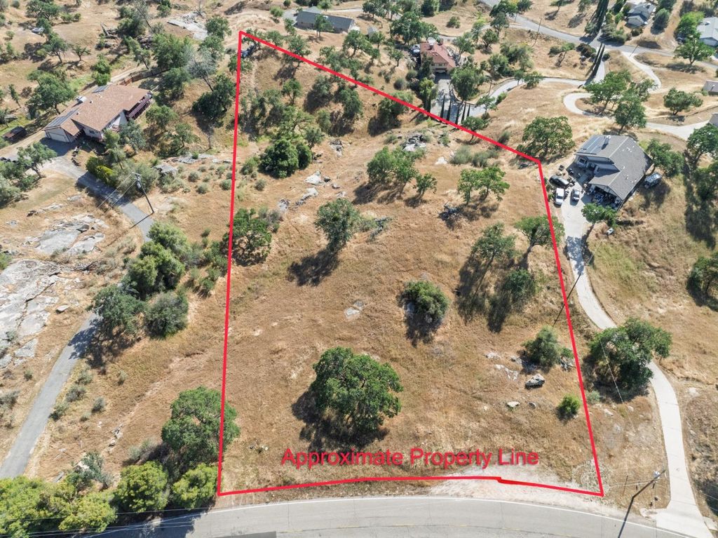 Image 23 of property listing at 39854 Lilley Mountain Drive, Coarsegold, CA 93614