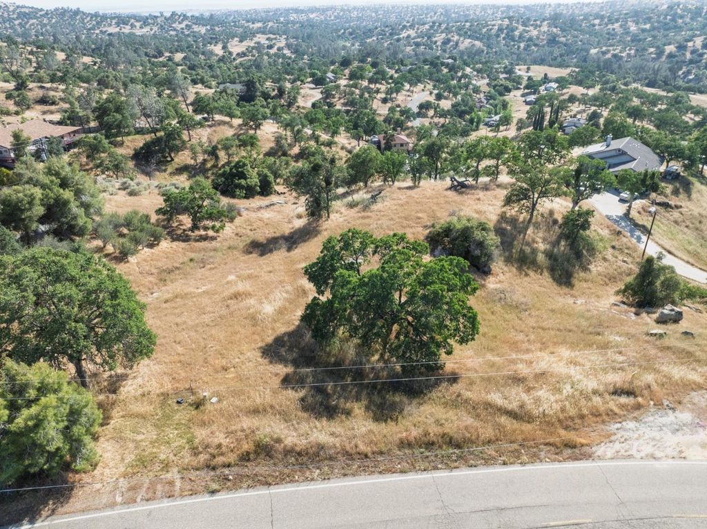 Image 35 of property listing at 39854 Lilley Mountain Drive, Coarsegold, CA 93614