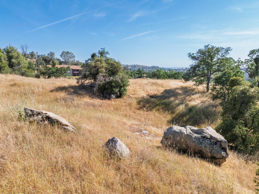 Image 36 of property listing at 39854 Lilley Mountain Drive, Coarsegold, CA 93614