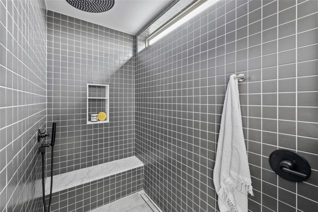 700 Denson DR 2102, Austin, TX 78752