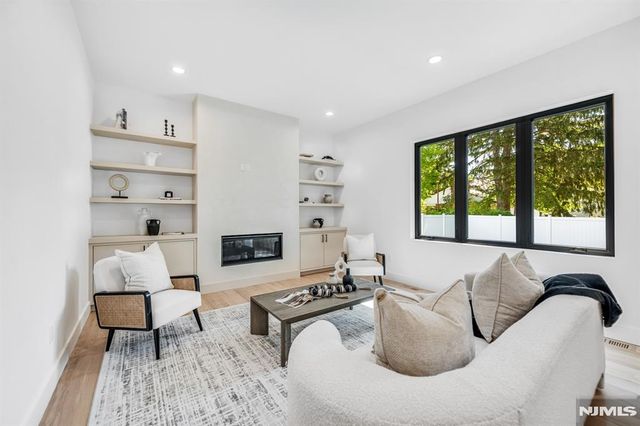 408 Terhune Avenue, Paramus, NJ 07652