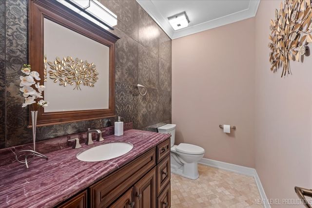 970 Waterside Court, Aurora, IL 60502