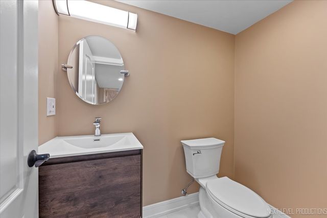 970 Waterside Court, Aurora, IL 60502