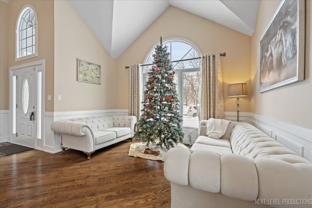 970 Waterside Court, Aurora, IL 60502