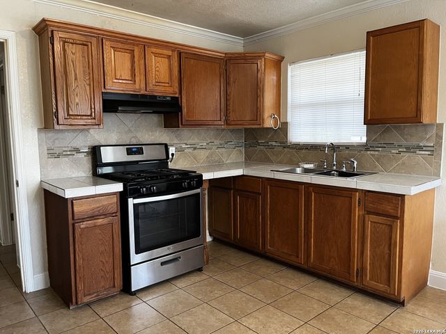 1815 Bronte St, San Antonio, TX 78207