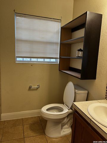 1815 Bronte St, San Antonio, TX 78207