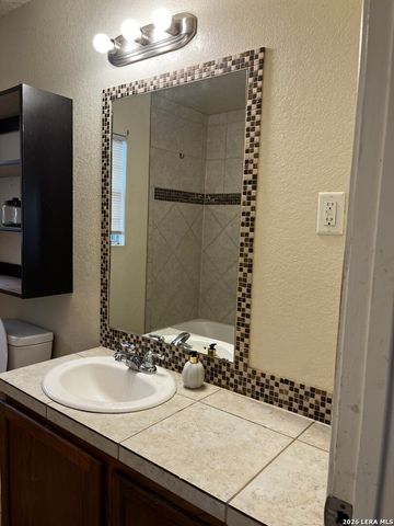 1815 Bronte St, San Antonio, TX 78207