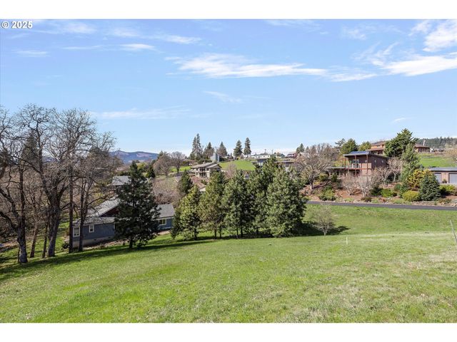 105 ALTA VISTA Rd, White Salmon, WA 98672