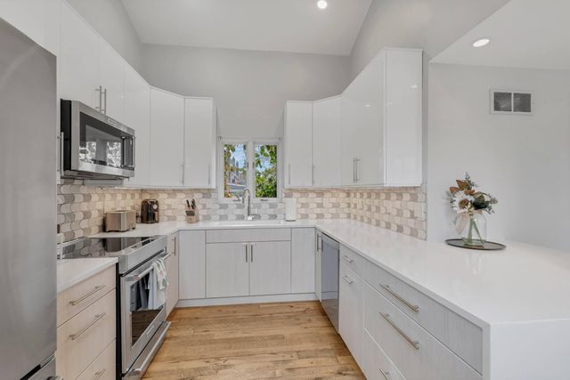 233 W Poplar Avenue, 2, Columbus, OH 43215