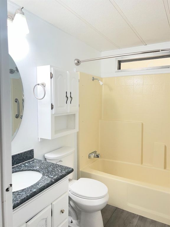 Image 11 of property listing at 371 Bethel Avenue # 102, Sanger, CA 93657