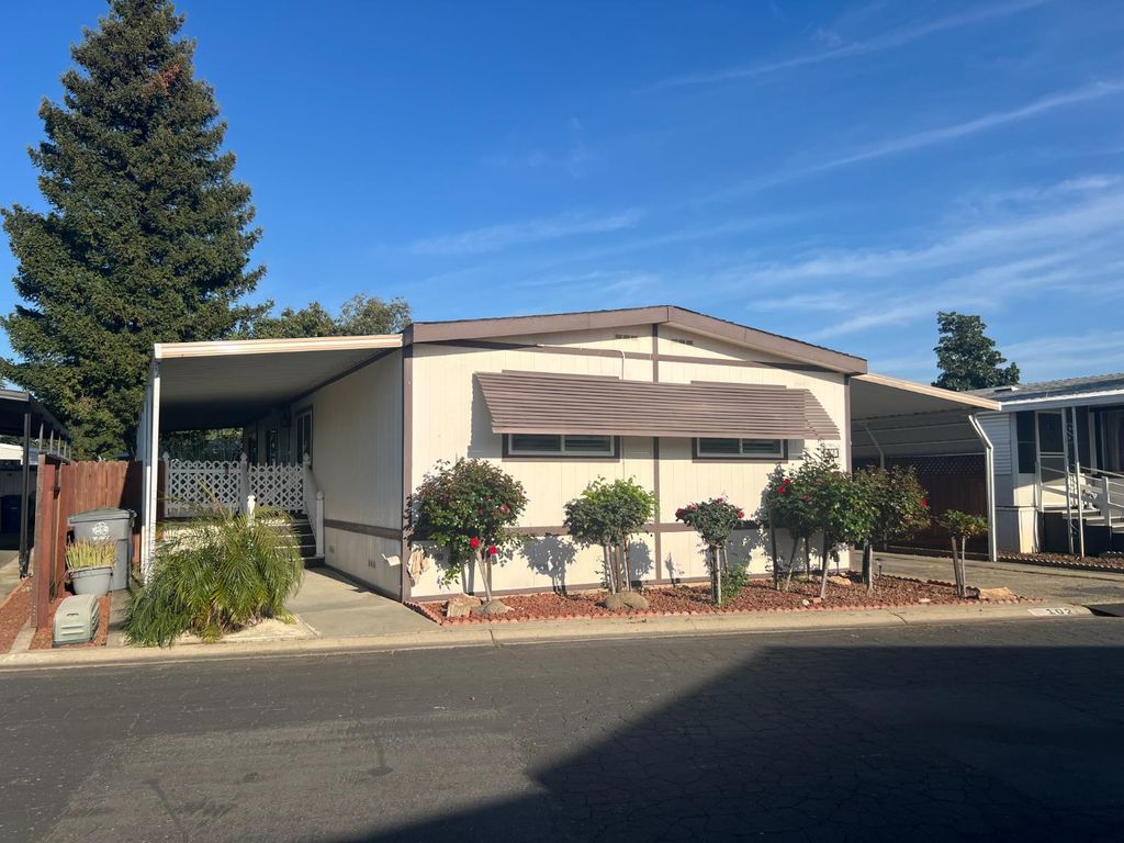 Image 2 of property listing at 371 Bethel Avenue # 102, Sanger, CA 93657