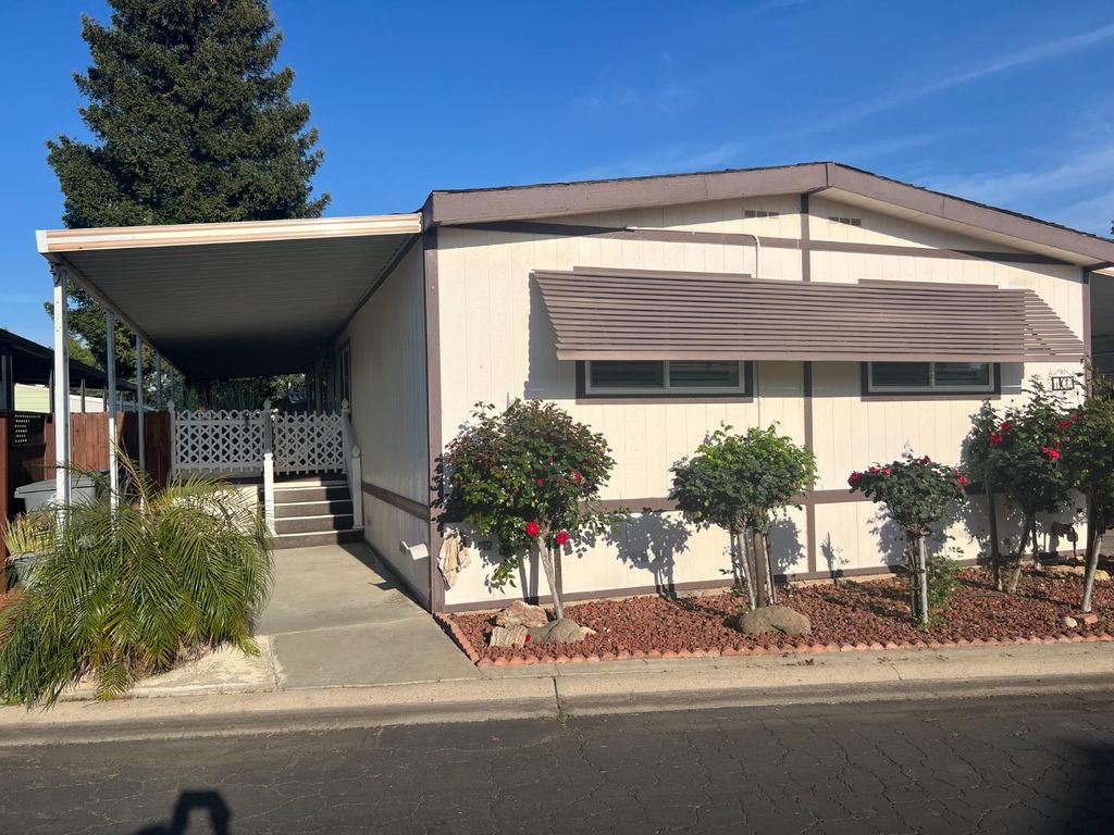 Image 3 of property listing at 371 Bethel Avenue # 102, Sanger, CA 93657
