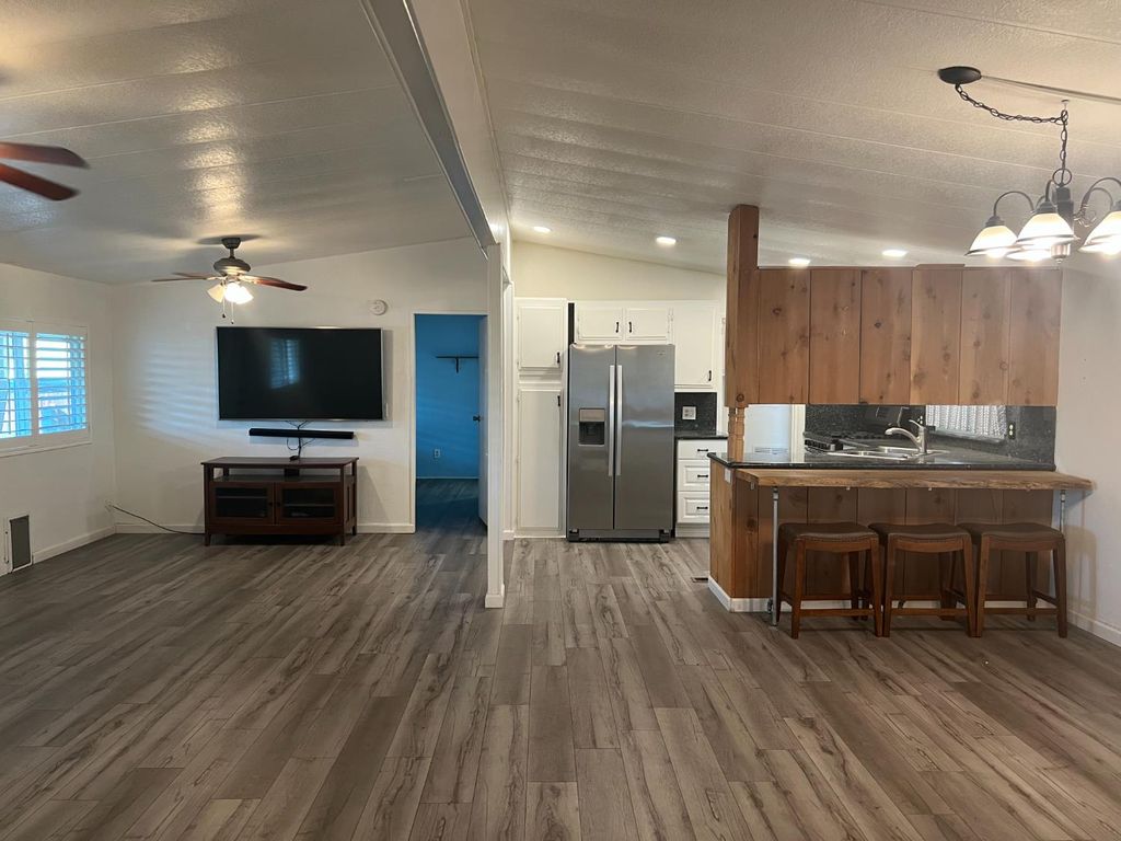 Image 7 of property listing at 371 Bethel Avenue # 102, Sanger, CA 93657
