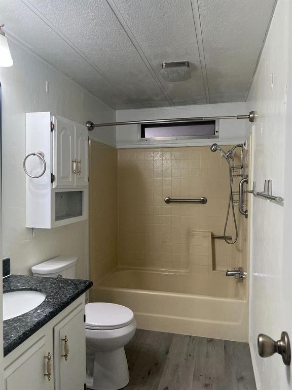 Image 9 of property listing at 371 Bethel Avenue # 102, Sanger, CA 93657