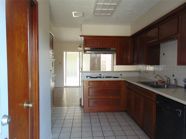 30 Barcelona Court, Missouri City, TX 77459