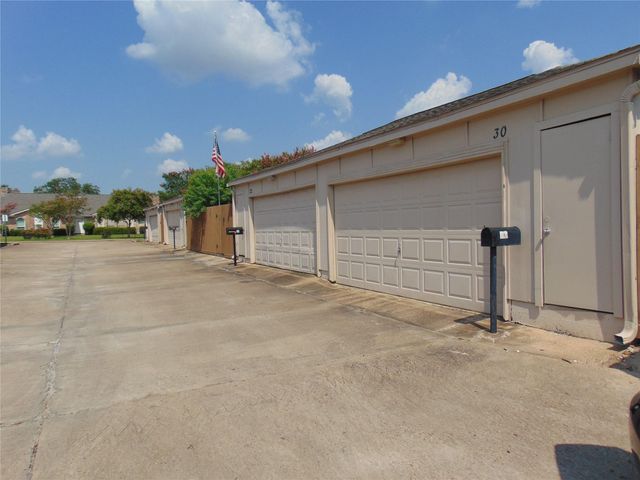 30 Barcelona Court, Missouri City, TX 77459