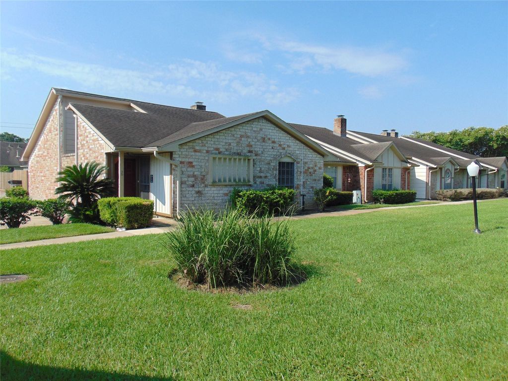 30 Barcelona Court, Missouri City, TX 77459