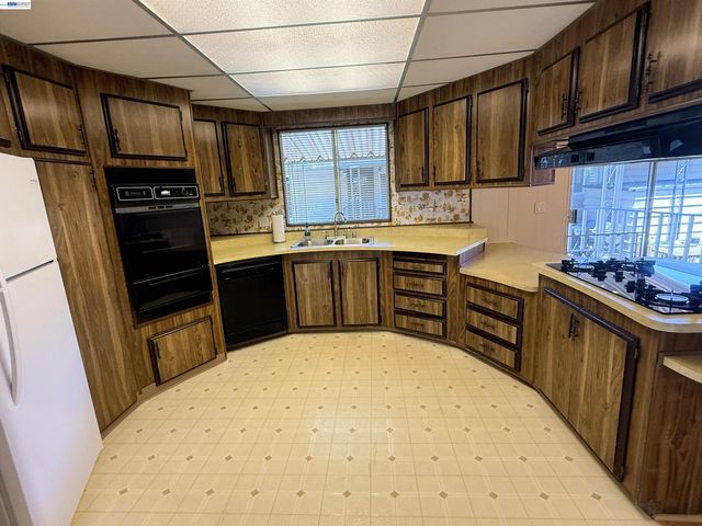 29354 Middleborough 160, Hayward, CA 94544