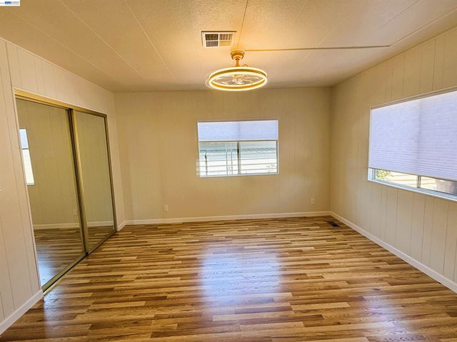 29354 Middleborough 160, Hayward, CA 94544