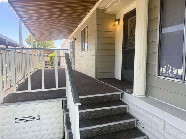 29354 Middleborough 160, Hayward, CA 94544