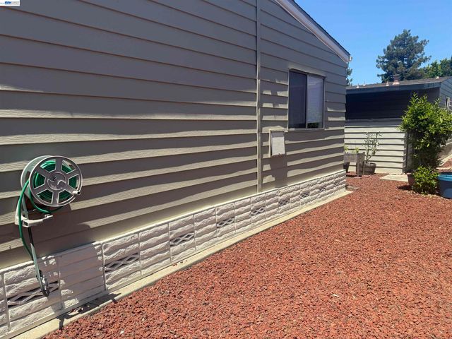 29354 Middleborough 160, Hayward, CA 94544