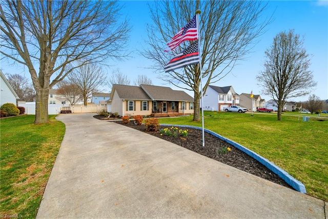 209 Charleston Ridge Drive, Mocksville, NC 27028