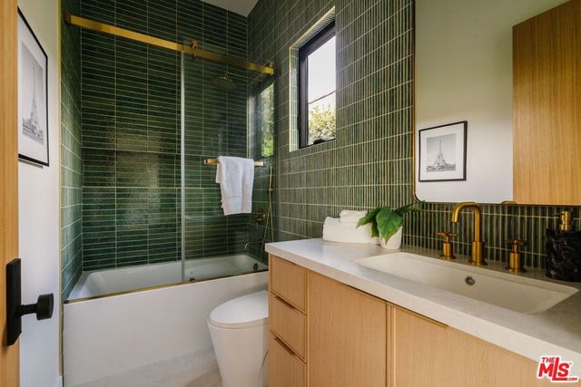 1605 S Point View Street, Los Angeles, CA 90035