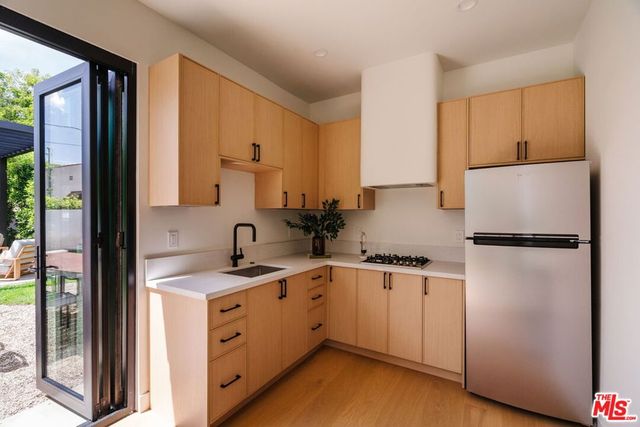 1605 S Point View Street, Los Angeles, CA 90035