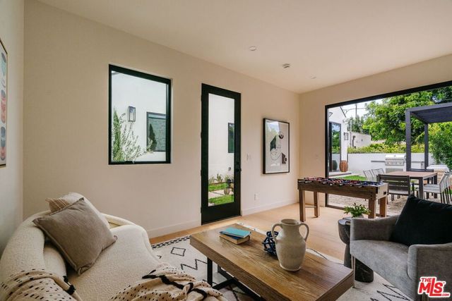 1605 S Point View Street, Los Angeles, CA 90035