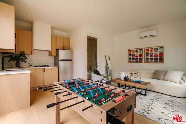 1605 S Point View Street, Los Angeles, CA 90035