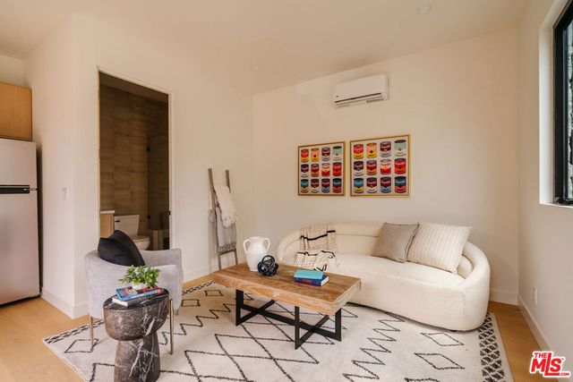 1605 S Point View Street, Los Angeles, CA 90035