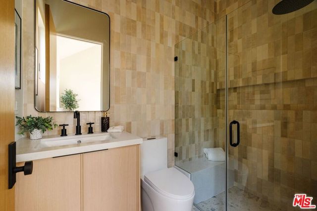 1605 S Point View Street, Los Angeles, CA 90035